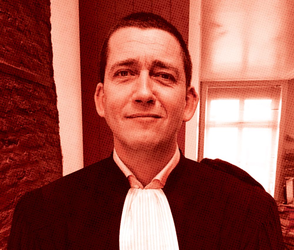 Portrait de Jean-Yves Moyart en robe d'avocat